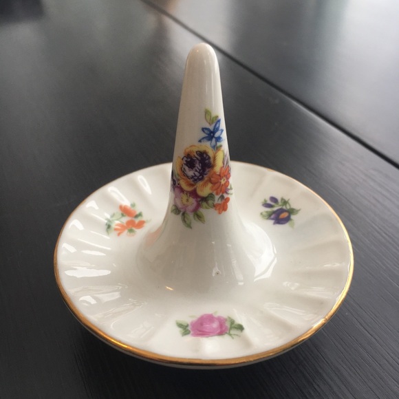 Vintage PORCELAIN FLORAL CROWN Ring and trinket dish. - Picture 3 of 5